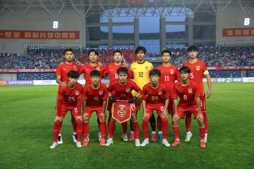 维蒂尼亚是第九位欧冠对英格兰球队戴帽球员，也是葡萄牙首人