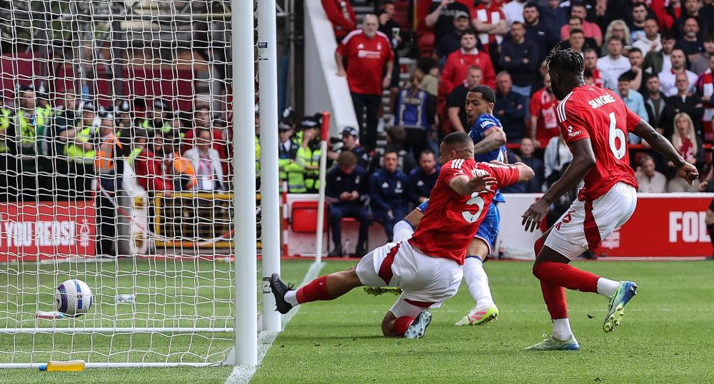 费耶诺德筹划将现有主场升级为下沉式球场，预计能容纳5.6万人